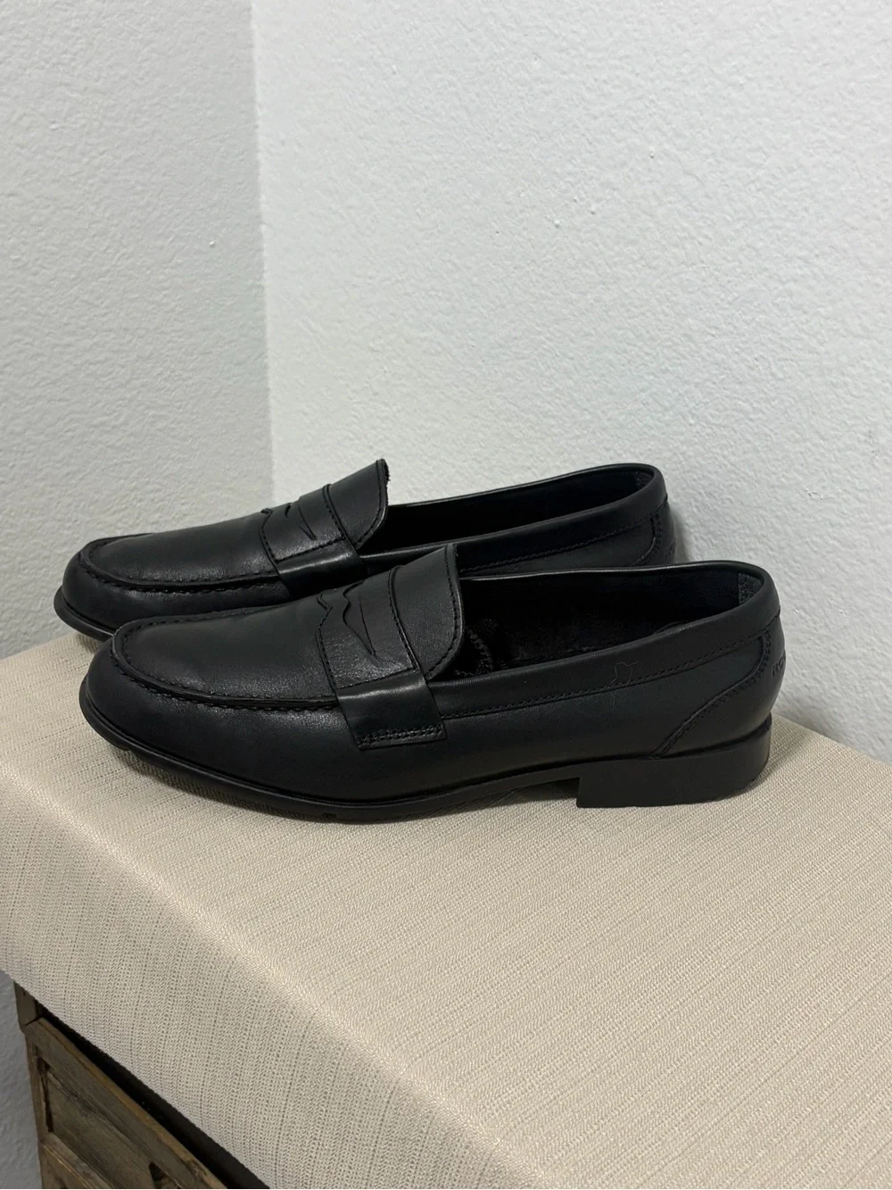 Rockport Walkability Classic Black Leather Penny Loafers - New - Size 10